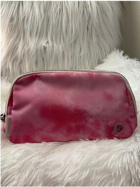 Lululemon Everywhere Belt Bag Smoothie Print Strawberry Multi Candy Cloud/Silver
